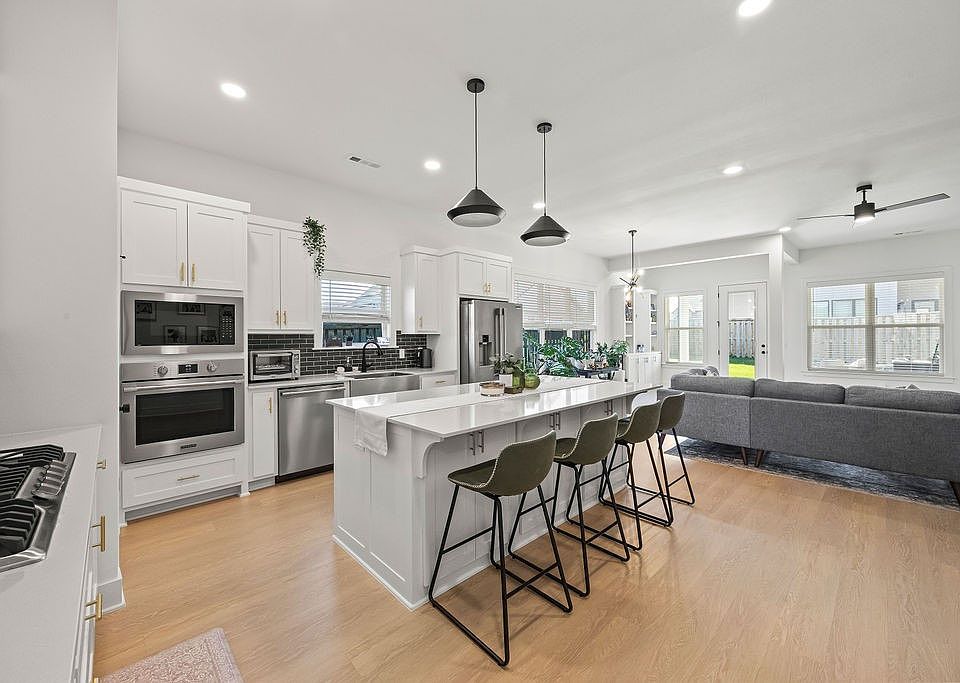 1st image of 3601 SW Daybreak Blvd