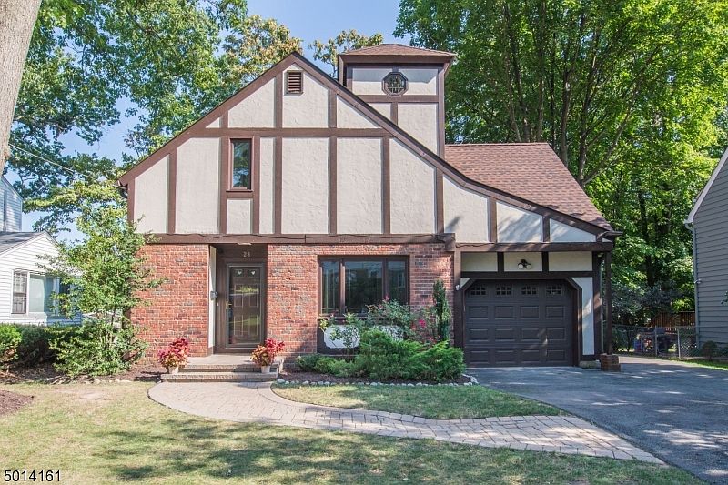 1st image of 28 Colony Dr E