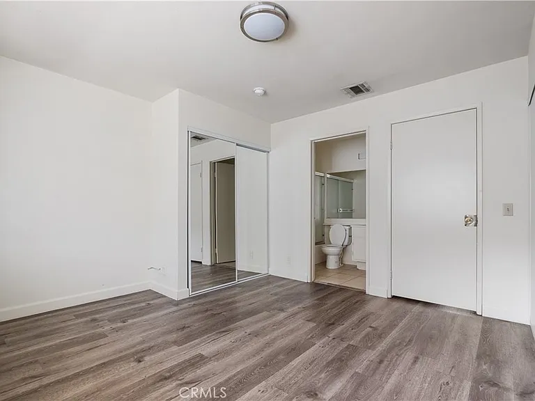 2726 S Menlo Ave — Photo 19