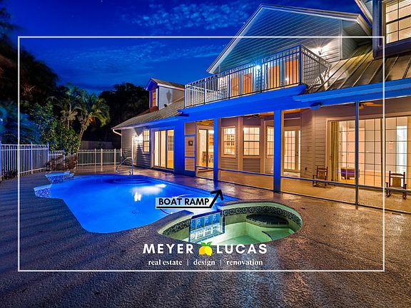 4th image of 2601 NE Sabal Palm Way