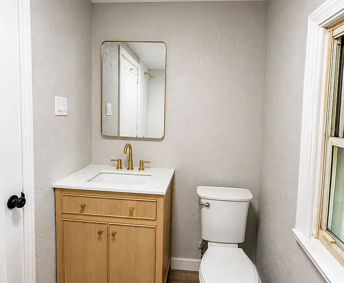 820 Center Ave — Photo 12