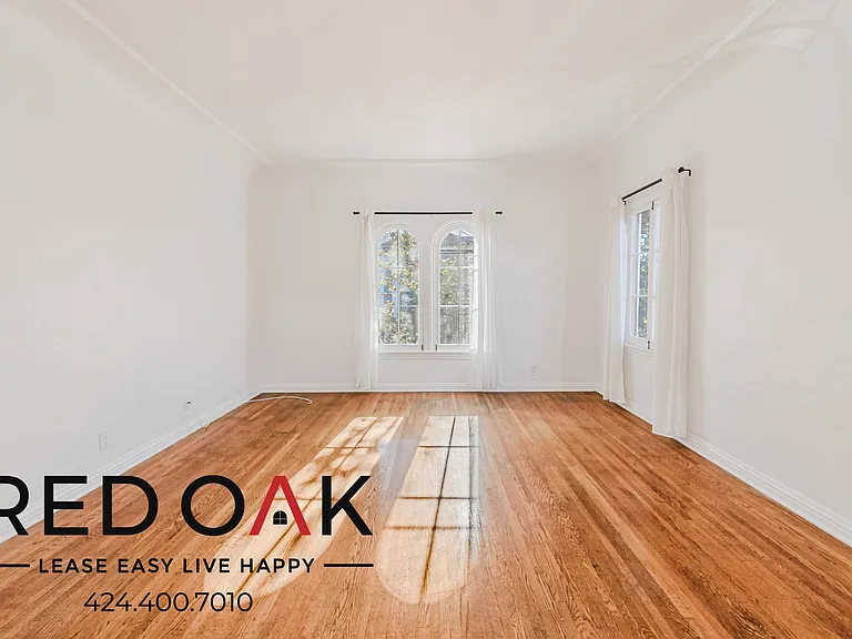 180 S Sycamore Ave #201 — Photo 4