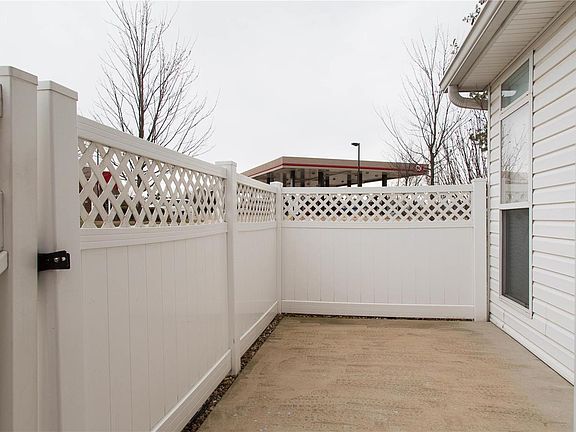 3rd image of 5100 Tesson Gdns Unit 1C