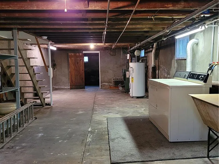 73 W Greenwich St — Photo 29
