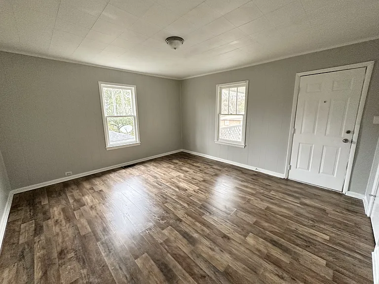 1076 Green St — Photo 7