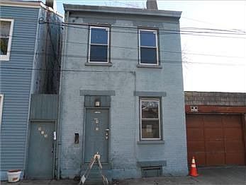 1st image of 915 Charlotte St