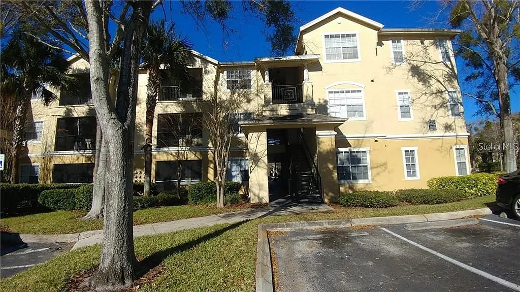 1 bed, 1.0 bath, 674 sqft, $1,300 — Photo 1