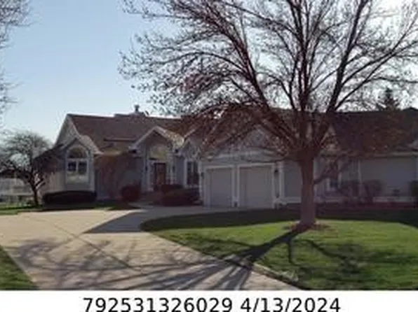 13601 Bay Hill Dr, Clive, IA 50325
