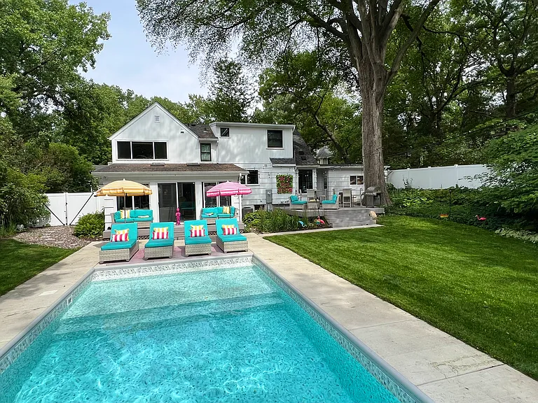 2320 Parklands Rd — Photo 3