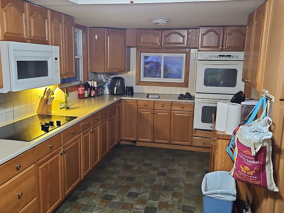 2nd image of 216 Friemann Ln #5