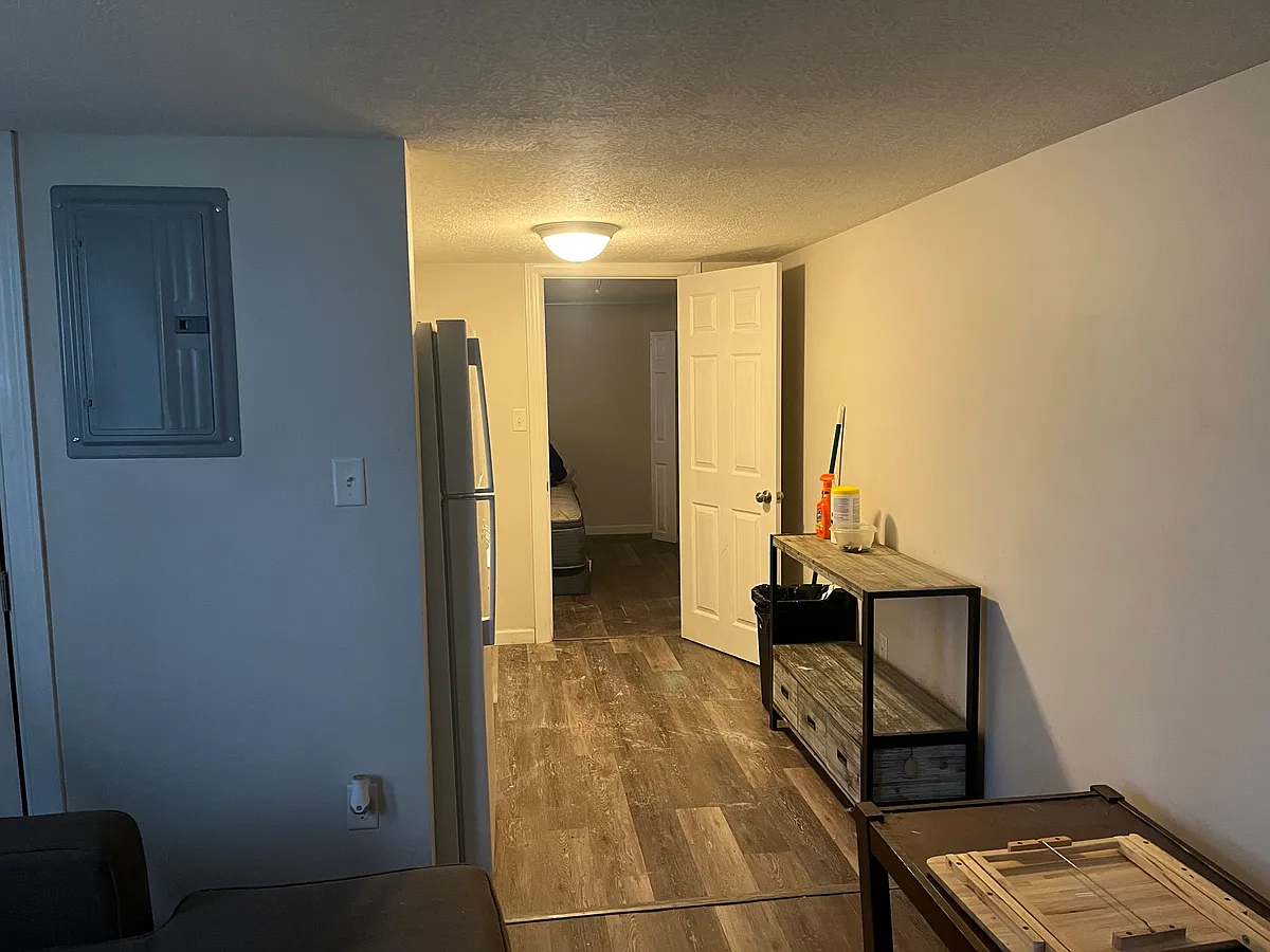 Building Photo - 2111 Lawn Ave #7