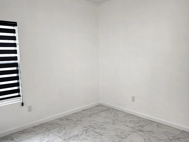 918 N Woodson Ave — Photo 8