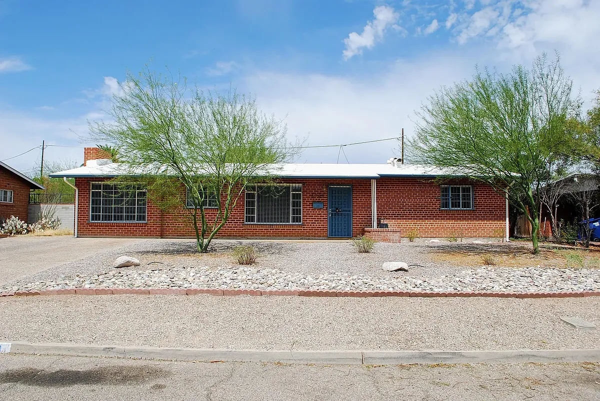 Building Photo - 2743 N Tyndall Ave