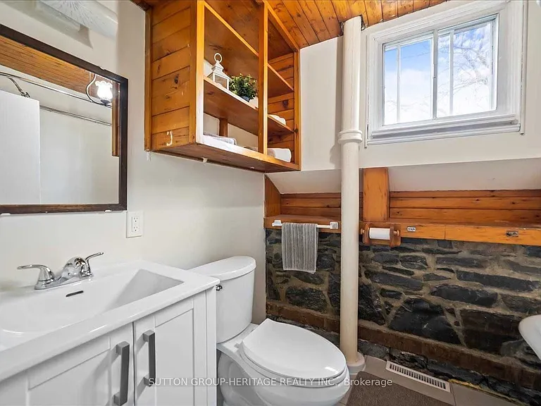 1612 Dufferin St — Photo 14