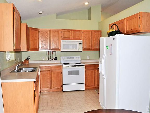 5th image of 106 Carriage Hills Dr