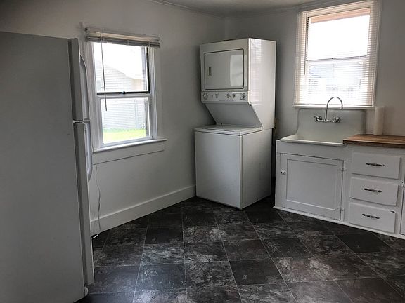 3rd image of 1414 E Crown Ave