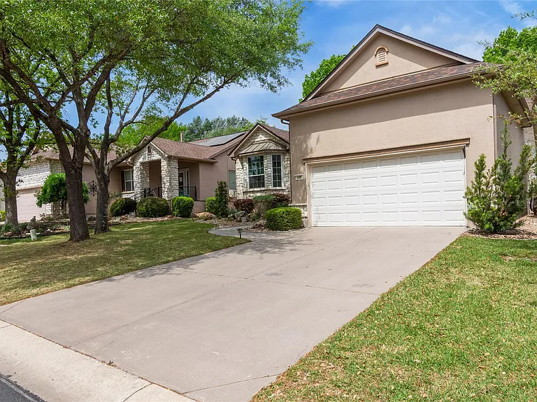 409 Rio Grande Loop — Photo 1