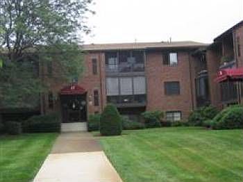 2nd image of 221 Oak St APT 10