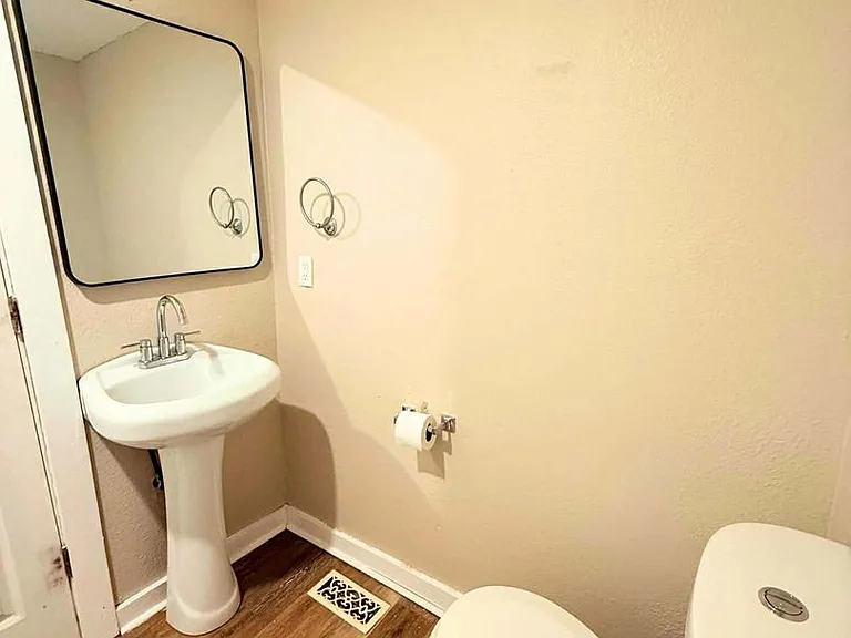 1027 SW Woodward Ave — Photo 8