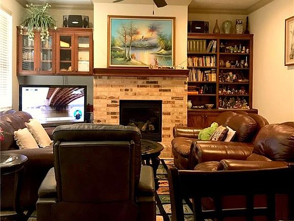 2nd image of 208 Turner Cir