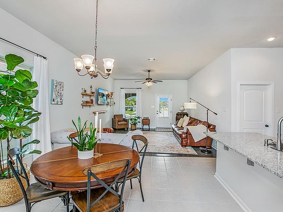 4th image of 18351 Sunset Park Dr