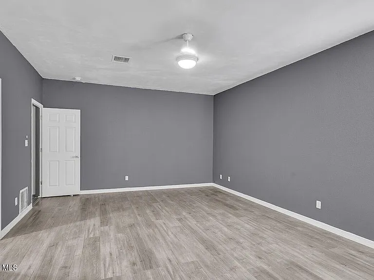 313 Peter Noyes Dr — Photo 11