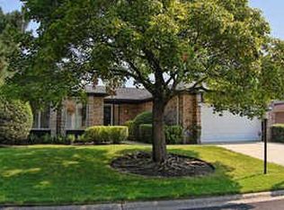 301 Buckthorn Cir, Northbrook, IL 60062