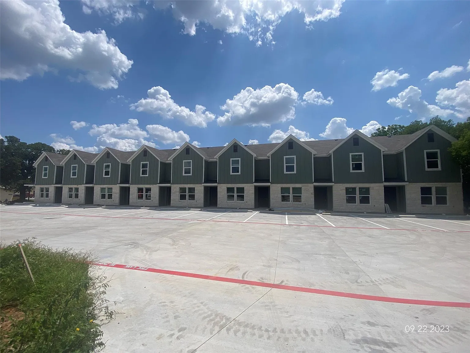 3 bed, 1300 sqft, $750 — Photo 1