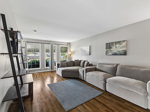 4th image of 16457 Laura Ln