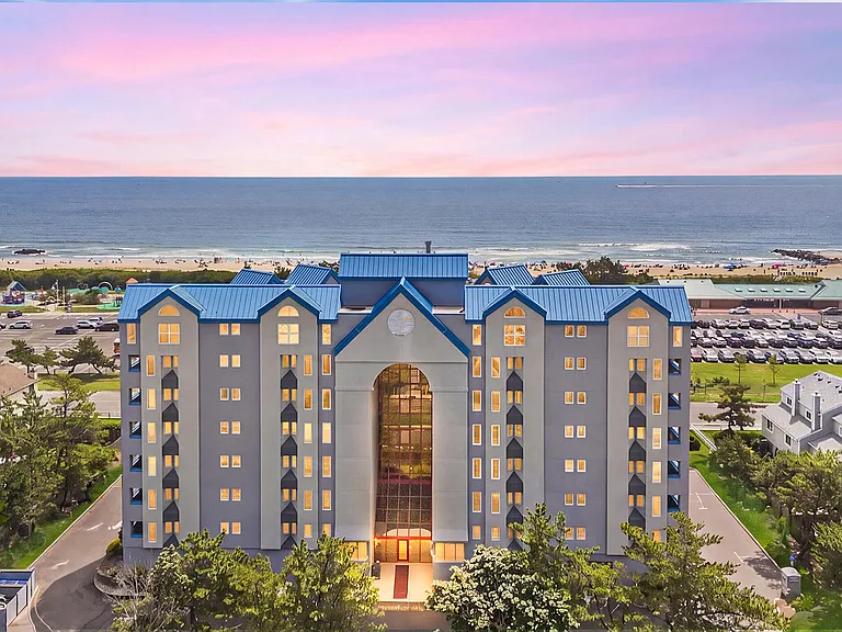 300 Ocean Ave N #C1 — Photo 1