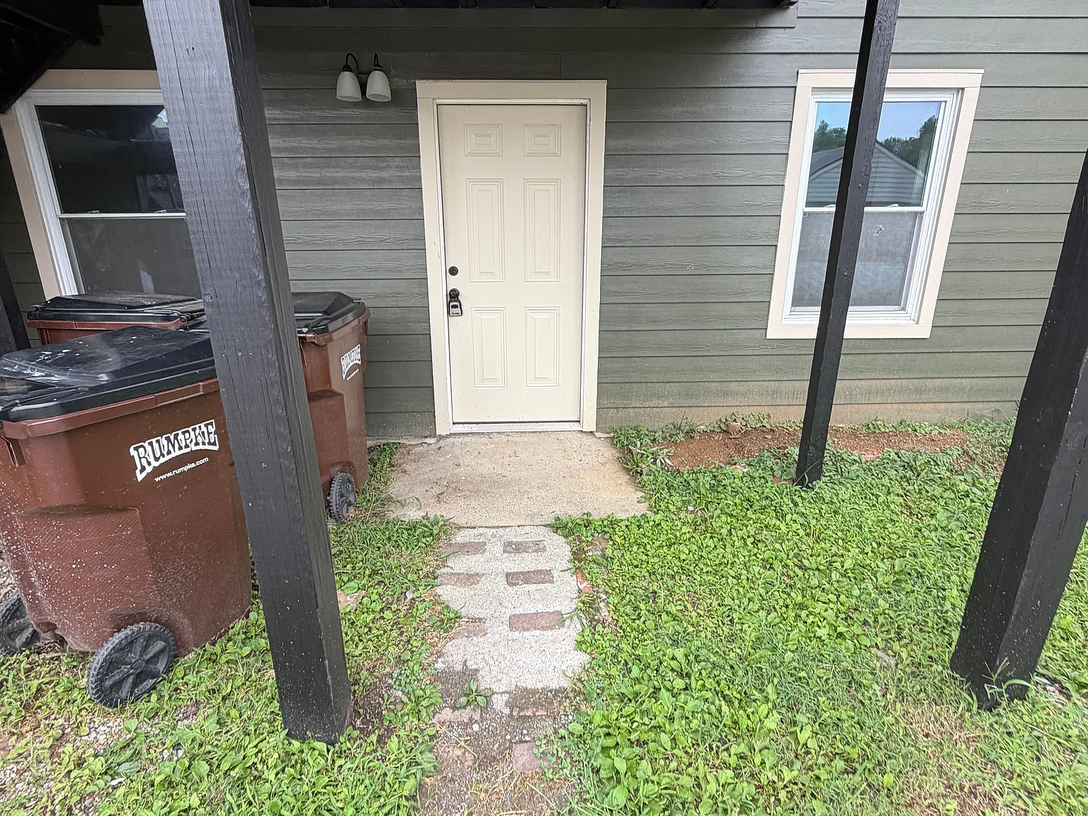 2 bed, $1,100 — Photo 3