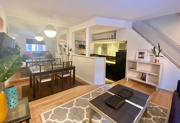 Rented by Luxus Manhattan Realty | media 6