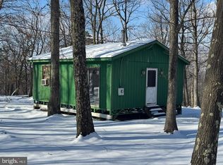 892 Sparrow Hl, Paw Paw, WV 25434