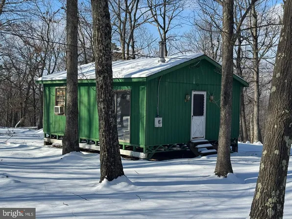 892 Sparrow Hl, Paw Paw, WV 25434