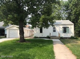 126 7th Ave SE, Mayville, ND 58257