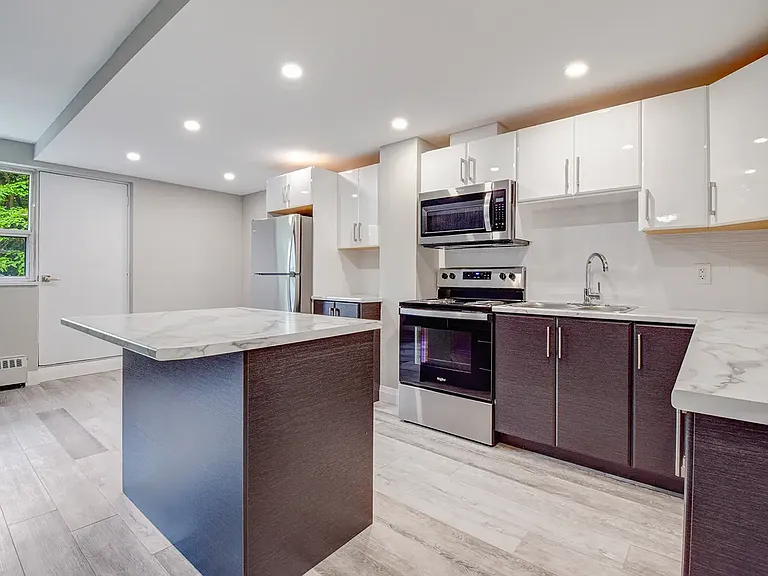 45 Paisley Blvd W — Photo 27