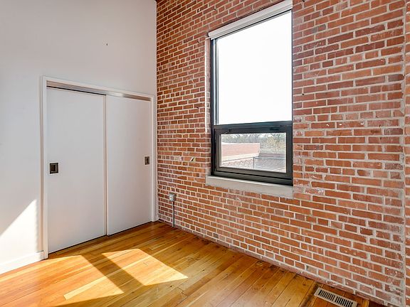 5th image of 520 S Commerce St APT P