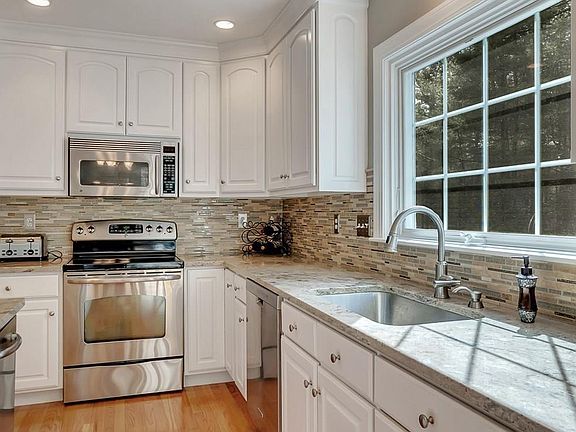 5th image of 16 Buehler Rd