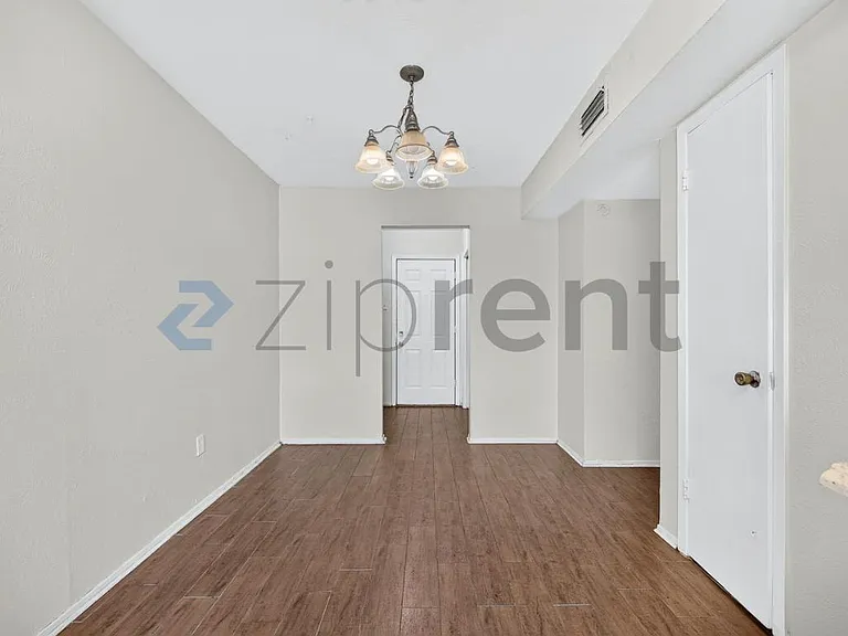 2207 Montclair Dr — Photo 14