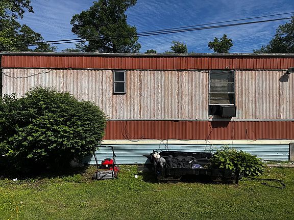 2nd image of 409 Commodore Dr
