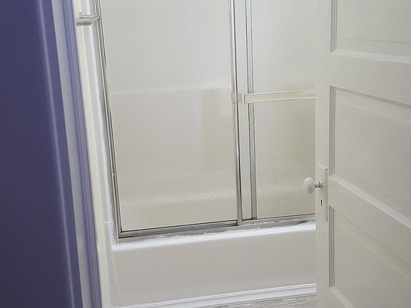 5th image of 1455 Grace Ave