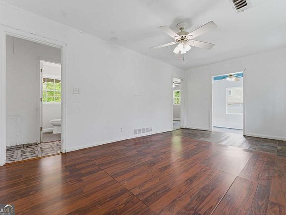 5th image of 254 Pauladean Cir SE