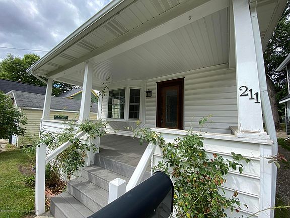 3rd image of 211 N Clemens Ave