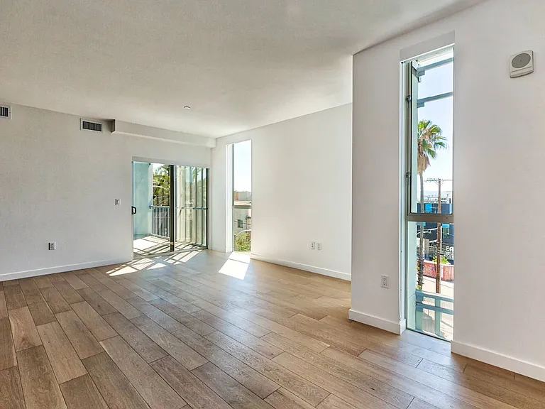 1048 Manzanita — Photo 23