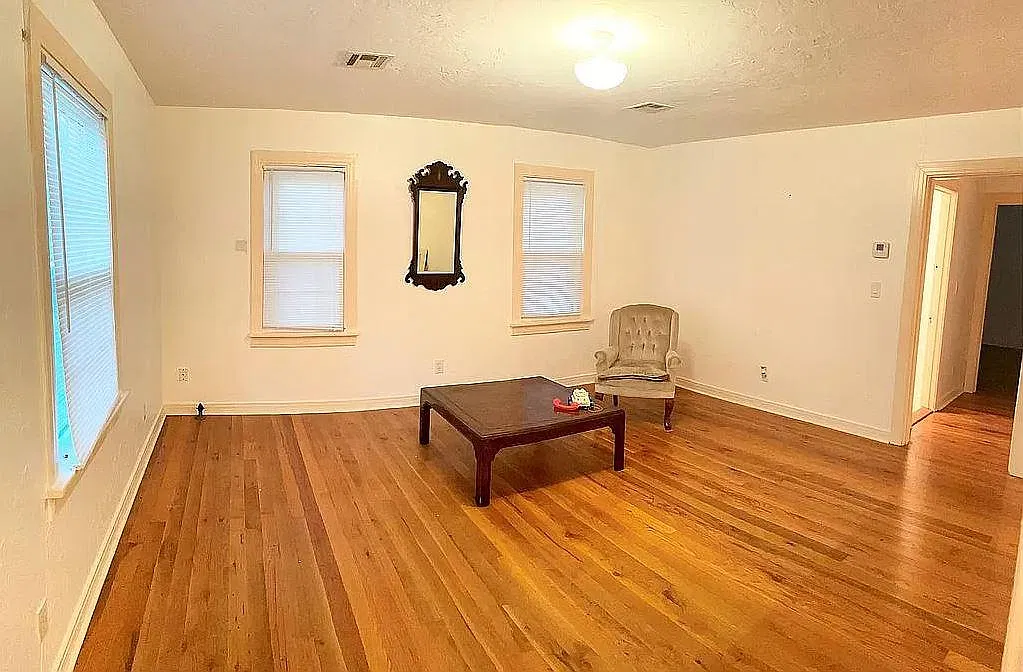 1010 W Eufaula St — Photo 3