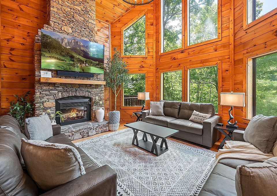 1st image of 2829 Ridge Creek Cir