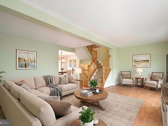3rd image of 206 Sloan Ct