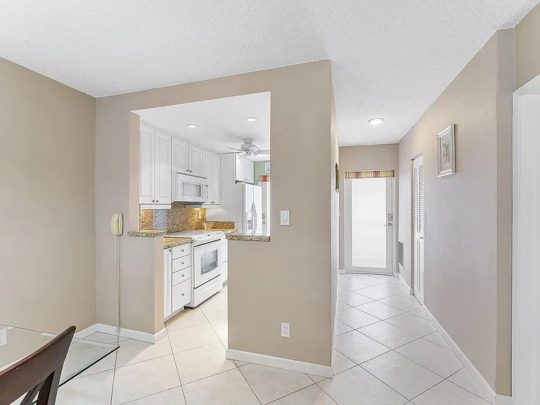 101 NE 19th Ave #208 — Photo 6