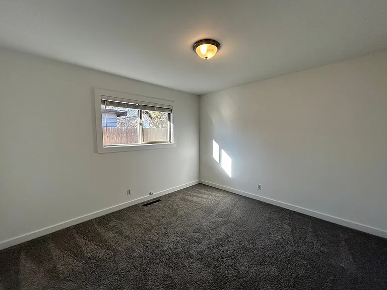 407 S Walnut St — Photo 16