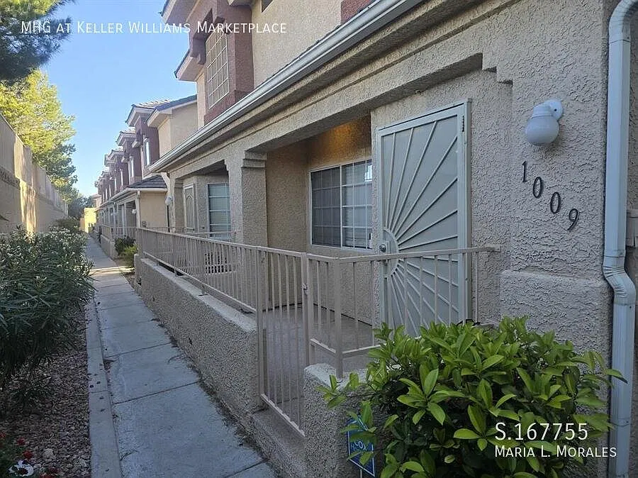 3 bed, 2.5 bath, 1320 sqft, $2,045 — Photo 1